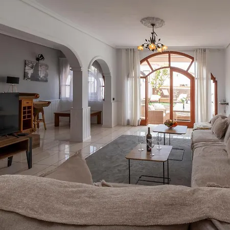 Tricia 6 Bedroom Americas Villa Playa de las Americas (Tenerife)