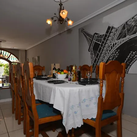 Tricia 6 Bedroom Americas Villa *