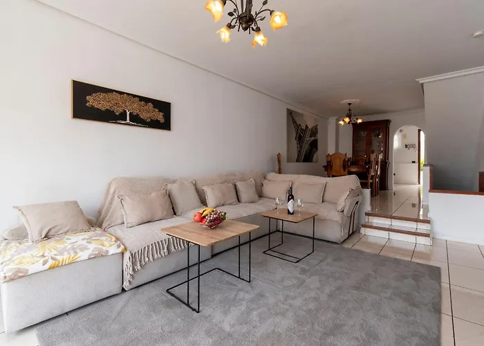Tricia 6 Bedroom Americas Villa Playa de las Americas (Tenerife)