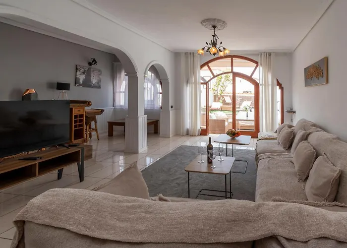 Tricia 6 Bedroom Americas Villa Playa de las Americas (Tenerife)