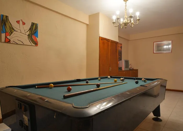 Tricia 6 Bedroom Americas